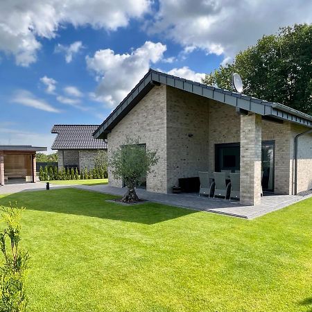Schoenes Ferienhaus Mit Sauna Am Harkebruegger See In Der Naehe Von Oldenburg Barssel  Exteriör bild
